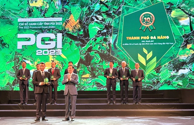 Phó Chủ tịch Thường trực UBND thành phố Đà Nẵng Hồ Kỳ Minh nhận giải thưởng tỉnh, thành phố có điểm Chỉ số xanh cấp tỉnh (PGI) năm 2023 hàng đầu Việt Nam