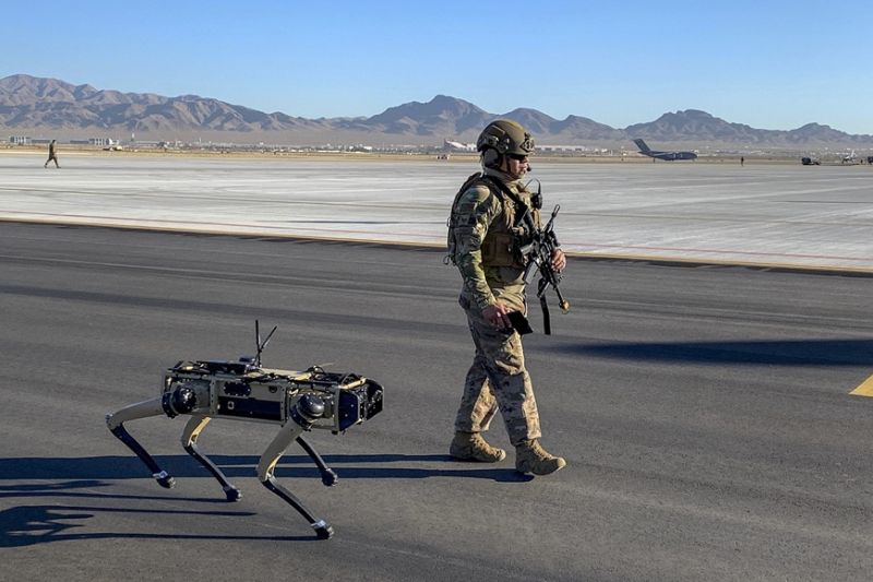 Các thiết bị quân sự sử dụng công nghệ AI ngày càng phổ biến trong quân đội Mỹ. Ảnh: CNN