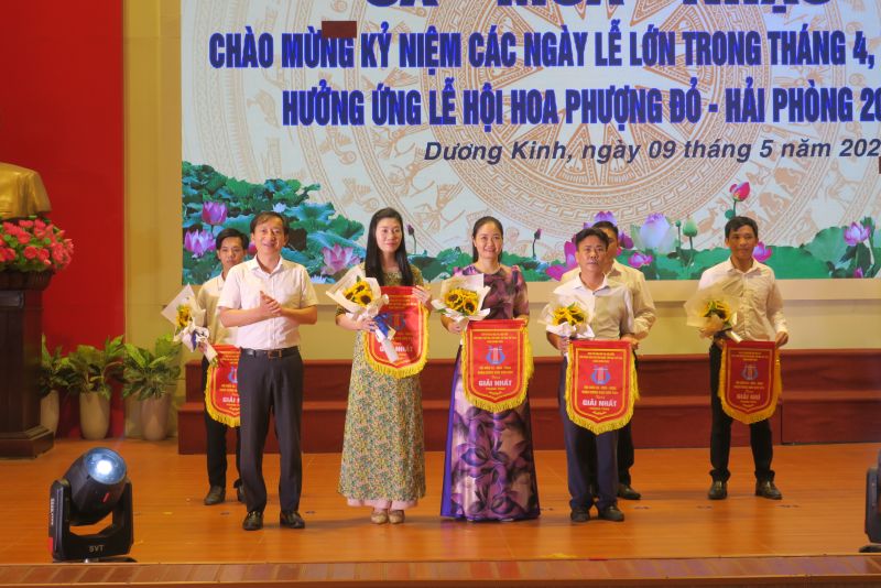 Liên hoan Ca - Múa - Nhạc hưởng ứng Lễ hội Hoa Phượng Đỏ “Hải Phòng - Bừng sáng miền di sản”