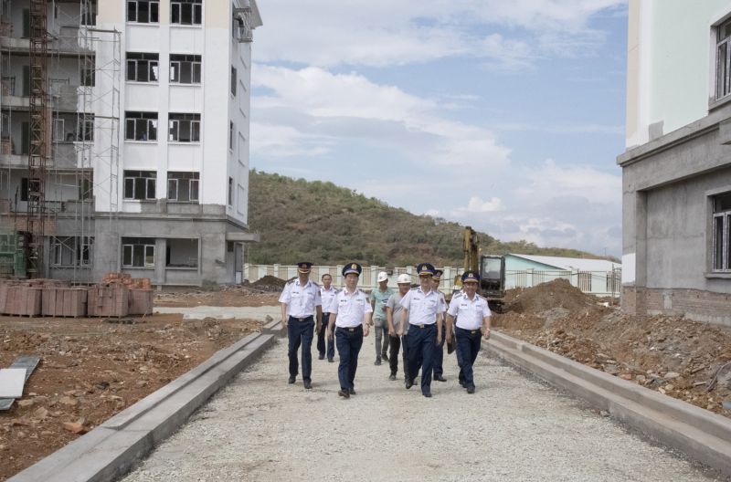 Kiểm tra tiến độ xây dựng công trình khu làm việc và khu nhà ở cơ quan Hải đoàn