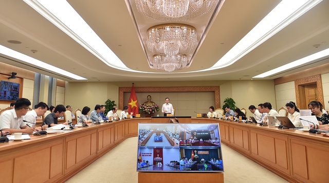 Phó Thủ tướng nhấn mạnh tinh thần chung là các bộ, ngành Trung ương và địa phương phải cùng cố gắng, chủ động phối hợp đẩy nhanh tiến độ xử lý theo thứ tự ưu tiên - Ảnh: VGP/Hải Minh