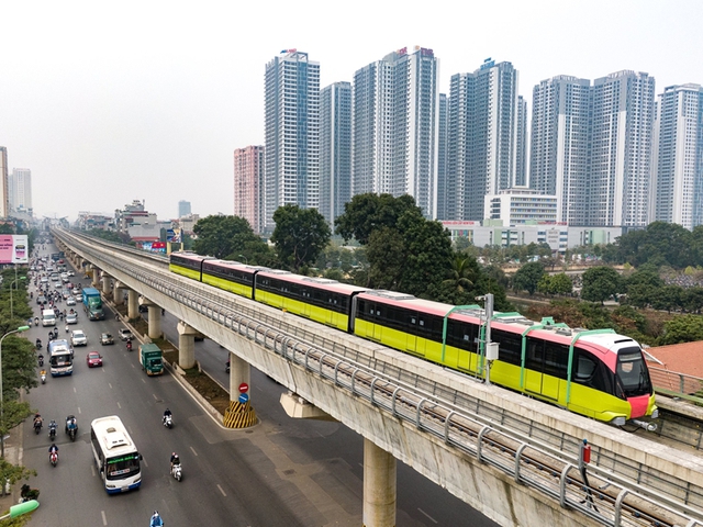 Tàu điện chạy thử nghiệm trên tuyến đường sắt đô thị Nhổn-Ga Hà Nội