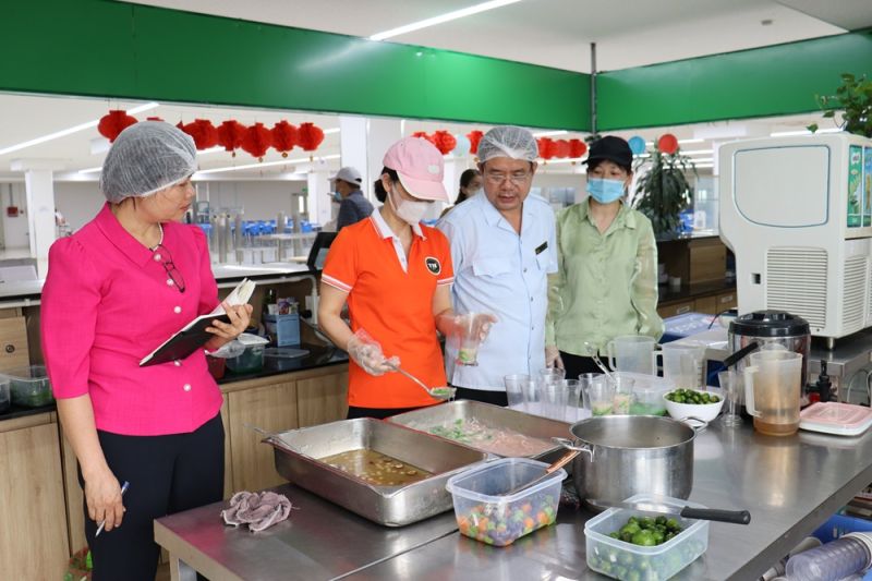 Tỉnh Bắc Ninh tập trung kiểm tra bếp ăn tập thể.