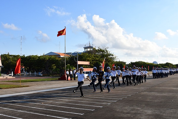 Lễ chào cờ, diễu binh, diễu hành tại đảo Trường Sa