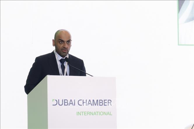 Ông Mohammad Ali Rashed Lootah, Chủ tịch kiêm Giám đốc điều hành Dubai Chambers phát biểu tại diễn đàn.
