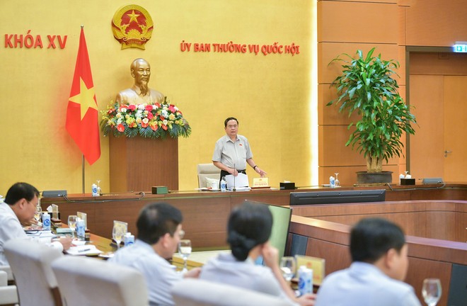 Phó Chủ tịch Thường trực Quốc hội Trần Thanh Mẫn điều hành một phiên họp của UBTVQH