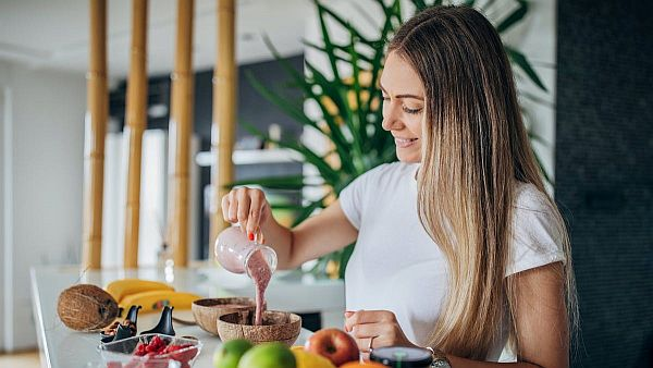 Người bị đại tr&agrave;ng co thắt n&ecirc;n ăn thực phẩm dễ ti&ecirc;u