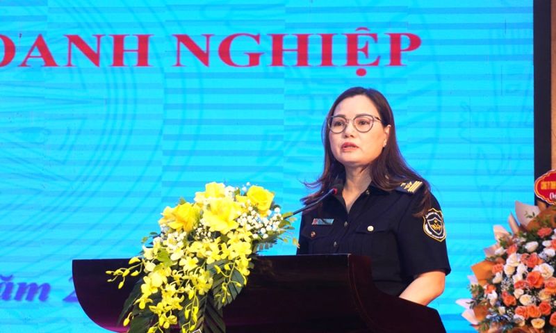 Cục trưởng Cục Hải quan Hà Nam Ninh Nguyễn Thị Nhiễu phát biểu