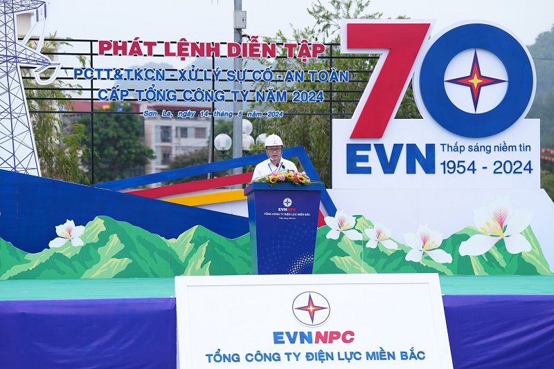 Ông Vũ Anh Phương - Phó Tổng giám đốc EVNNPC, Trưởng Ban chỉ huy diễn tập phát biểu chỉ đạo và phát lệnh diễn tập