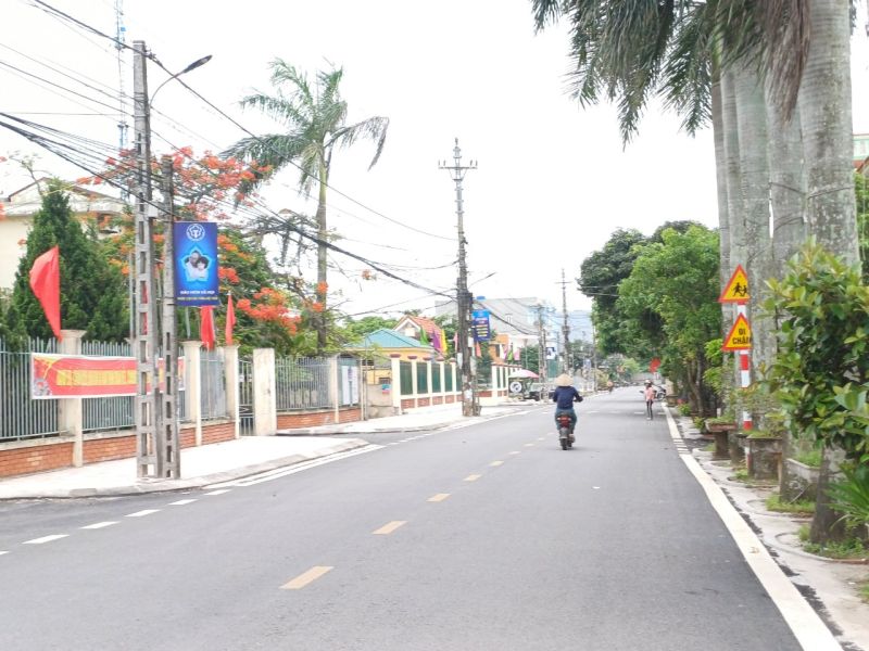 Trụ sở UBND xã Nam Thịnh và Trục đường chính của địa phương