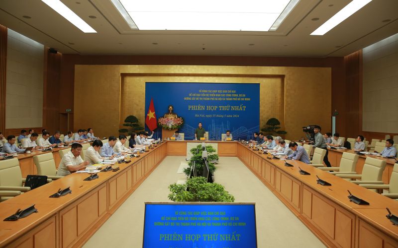 Phó Thủ tướng Trần Hồng Hà cho rằng Đề án tổng thể đầu tư xây dựng hệ thống đường sắt đô thị tại TP. Hà Nội, TPHCM cần đánh giá tác động đầy đủ, kỹ lưỡng, tính khả thi, khả năng huy động nguồn lực đầu tư từ Trung ương, địa phương và xã hội - Ảnh: VGP/Minh Khôi