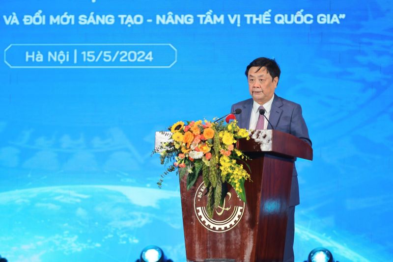 Bộ trưởng Bộ NN&PTNT L&ecirc; Minh Hoan chia sẻ về khoa học n&ocirc;ng nghiệp tại Lễ ch&agrave;o mừng Ng&agrave;y KH&CN Việt Nam (18/5), 65 năm th&agrave;nh lập Bộ KH&CN - Ảnh: VGP/HG