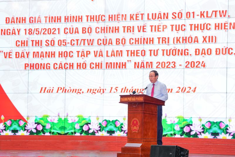 Đồng chí Bí thư Thành ủy Lê Tiến Châu phát biểu tại Hội nghị.