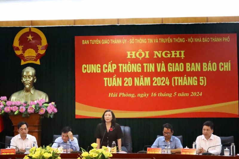 Đồng chí Đào Khánh Hà, Ủy viên Ban Thường vụ, Trưởng Ban Tuyên giáo Thành ủy phát biểu tại Hội nghị