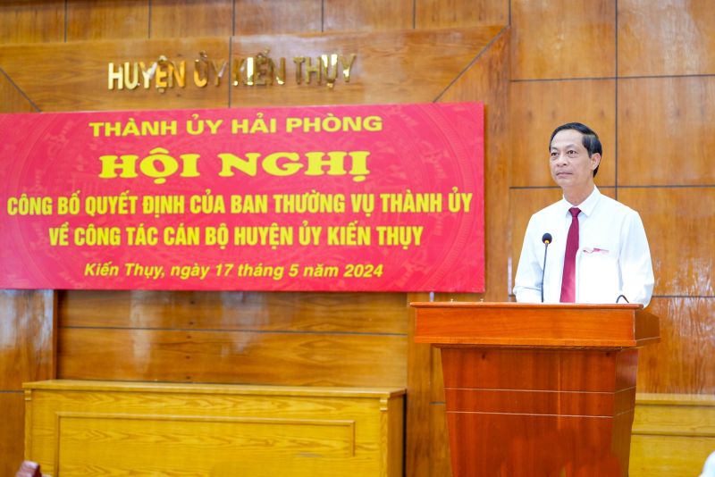 Đồng chí Đỗ Mạnh Hiến, Phó Bí thư Thường trực Thành ủy phát biểu giao nhiệm vụ.