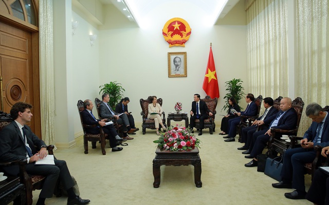 Phó Thủ tướng Trần Hồng Hà gợi mở một số hướng thúc đẩy hợp tác, nghiên cứu giữa AFD và Việt Nam trong thời gian tới - Ảnh: VGP/Minh Khôi