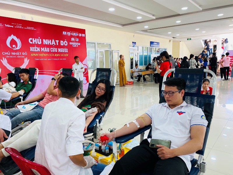 Các Y, BS BVDL tham gia hiến máu nhân đạo