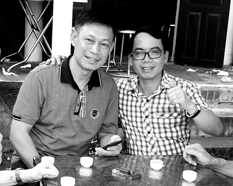 Tấm hình lưu niệm của tác giả cùng Nghệ sĩ ưu tú Tiến Hợi tại Phú Thọ