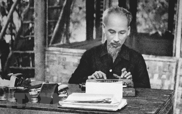 Chủ tịch Hồ Chí Minh: ‘Ngọc càng mài càng sáng, vàng càng luyện càng trong’