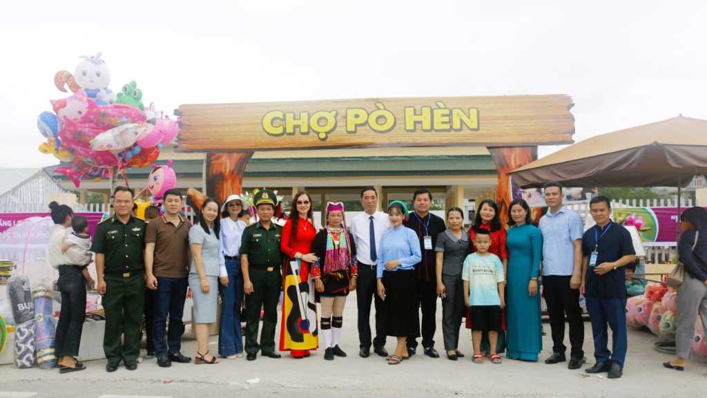 Trên 11.000 lượt người tham dự Lễ hội Hoa sim biên giới Quảng Ninh năm 2024