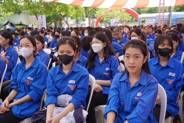 Hơn 1.000 đoàn viên thanh niên tham gia Ngày hội việc làm cho thanh niên tại Quảng Bình.