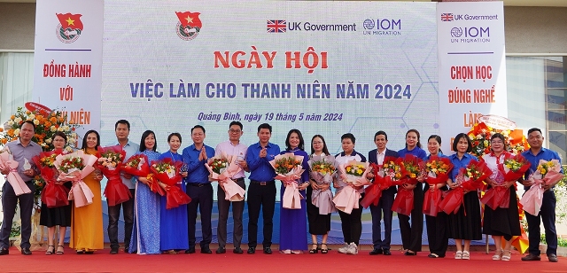 Ban tổ chức tuyên dương những thanh niên có sản phẩm khởi nghiệp xanh và tạo nhiều việc làm cho thanh niên tại tỉnh Quảng Bình.
