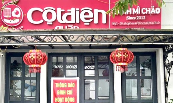 Patê xuất hiện dòi lúc nhúc, cơ sở kinh doanh bánh mì chảo - Cột điện quán bị phạt 21 triệu đồng