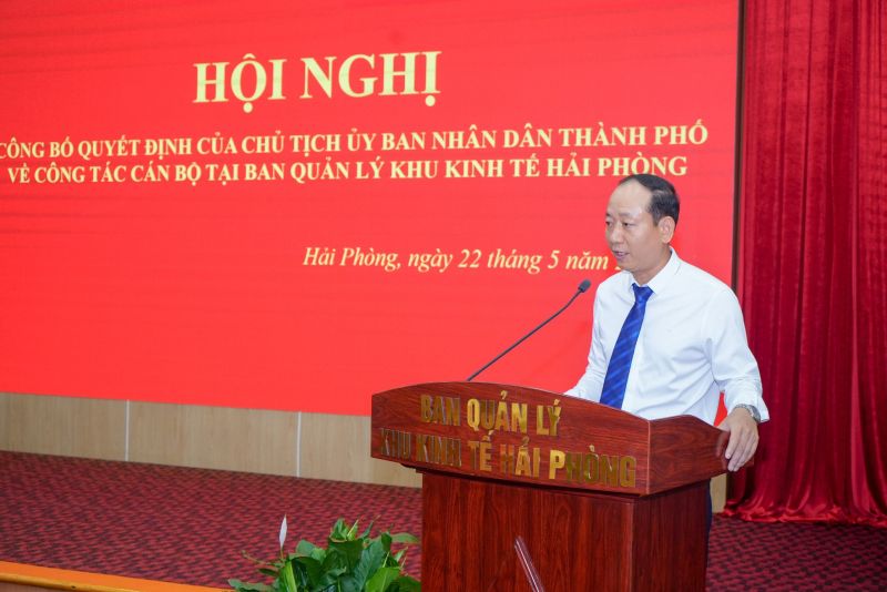Đồng chí Nguyễn Quang Minh, Phó Trưởng ban Ban Quản lý Khu kinh tế Hải Phòng phát biểu tại Hội nghị.