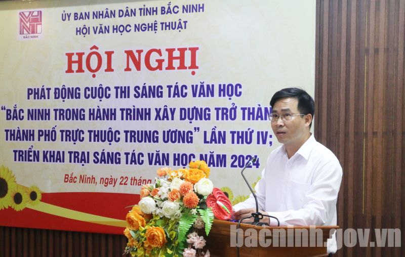 Phó Chủ tịch phụ trách Hội VHNT tỉnh Đỗ Văn Phong phát động cuộc thi (Ảnh: bacninh.gov.vn)