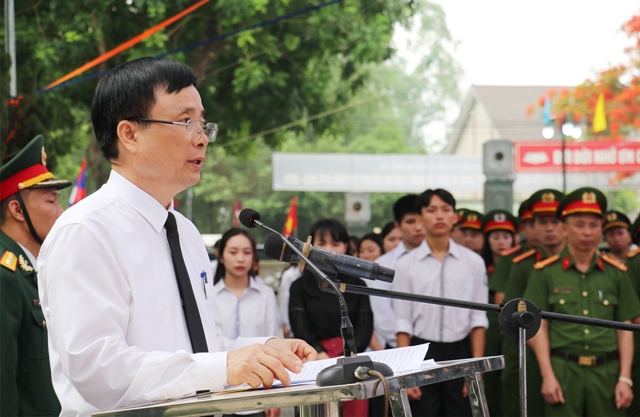 Phó Chủ tịch UBND tỉnh Bùi Đình Long – Trưởng Ban Chỉ đạo 515 tỉnh đọc điếu văn tại buổi lễ.