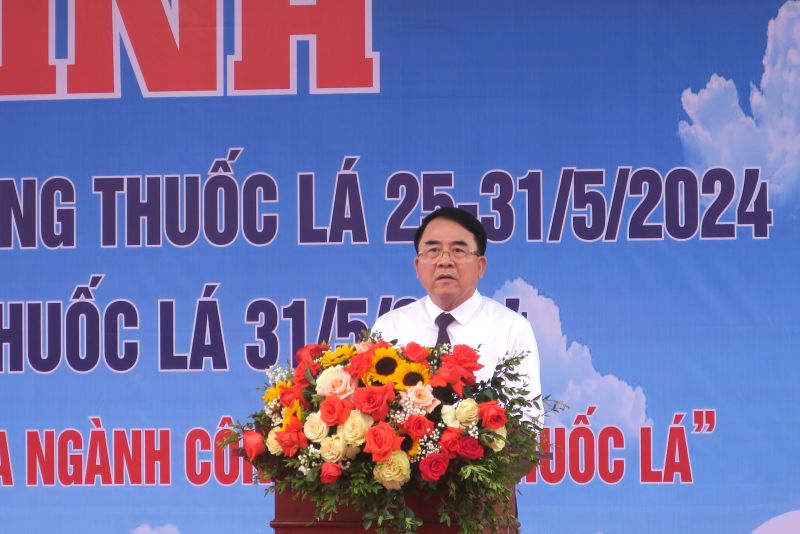 Đồng chí Lê Khắc Nam, Phó Chủ tịch UBND thành phố, Trưởng Ban chỉ đạo Phòng chống tác hại của thuốc lá thành phố phát biểu.