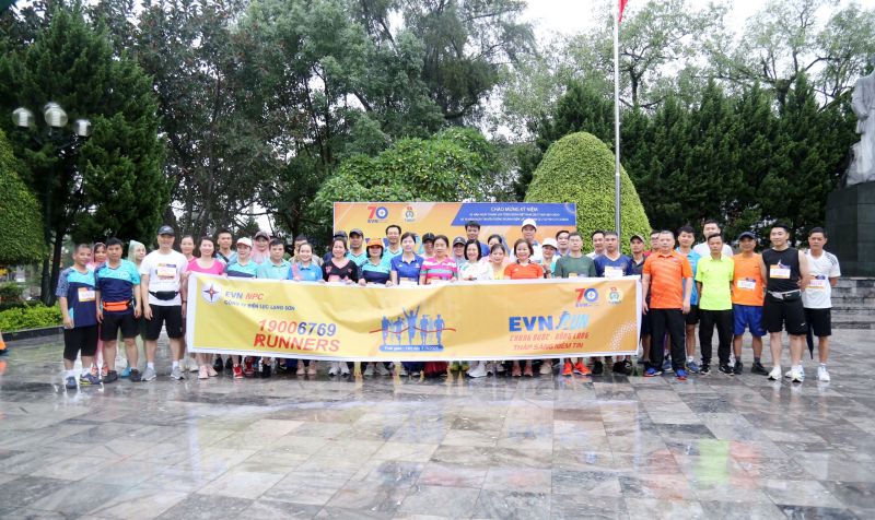 Cán bộ, công nhân, người lao động của Công ty Điện lực Lạng Sơn tham gia giải chạy online “Chung bước – Đồng lòng – Thắp sáng niềm tin”