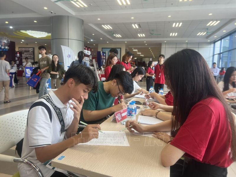 Trường ĐH Kinh tế Quốc dân thay đổi cách quy đổi điểm từ chứng chỉ Tiếng Anh như thế nào?