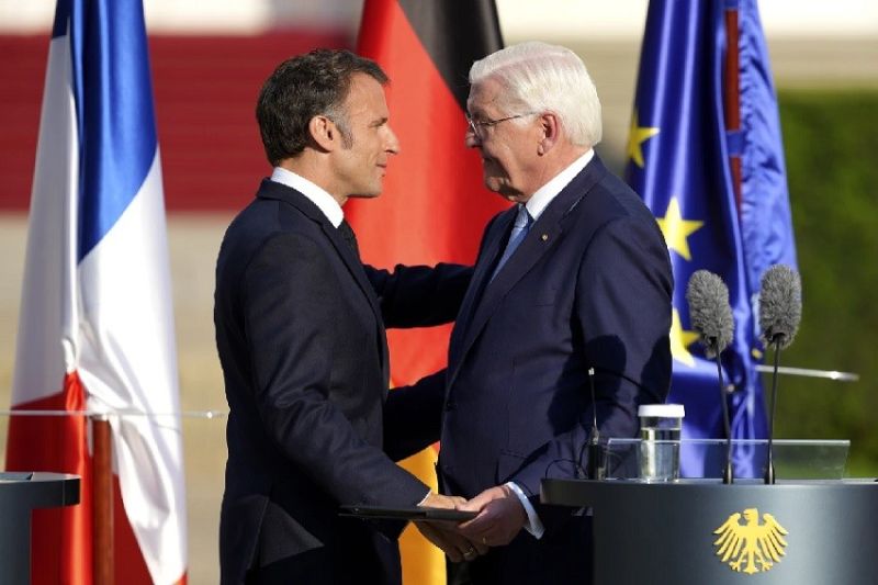 Tổng thống Pháp Emmanuel Macron (trái) và người đồng cấp nước chủ nhà Frank-Walter Steinmeier tại Berlin, Đức, ngày 26/5. (Nguồn: AP)