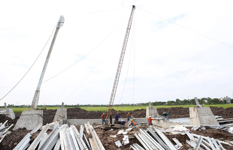 Nhà thầu Sông Đà 11 thi công dựng cột Dự án đường dây 500kV NMNĐ Nam Định I – Phố Nối