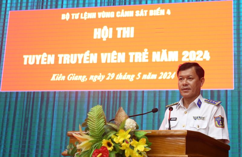 Đại tá Nguyễn Thái Dương - Phó Chính ủy BTL Vùng Cảnh sát biển 4 phát biểu khai mạc Hội thi