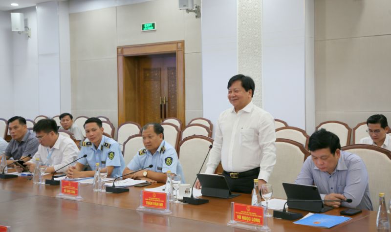 Ông Trần Văn Mi, Phó Chủ tịch UBND, Trưởng BCĐ 389 tỉnh Bình Phước chia sẻ kinh nghiệm trong công tác đấu tranh phòng, chống buôn lậu, gian lận thương mại và hàng giả của Bình Phước.