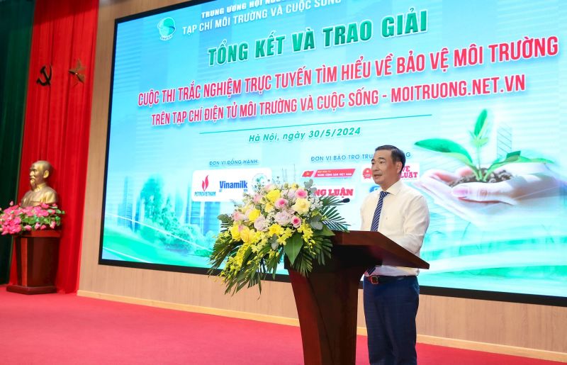 Ông Nguyễn Văn Toàn – Tổng biên tập Tạp chí Môi trường và Cuộc sống, Trưởng Ban tổ chức Cuộc thi phát biểu tại chương trình