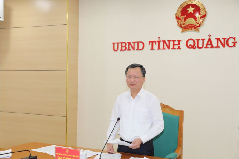 Ông Cao Tường Huy, Phó Bí thư Tỉnh ủy, Chủ tịch UBND tỉnh Quảng Ninh chủ trì cuộc họp.