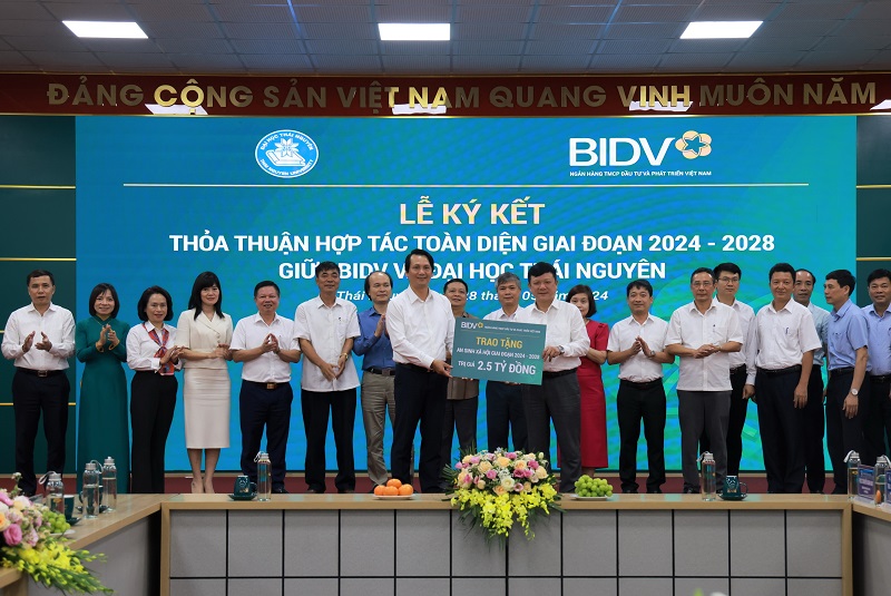 BIDV trao tặng Đại học Thái Nguyên gói tài trợ an sinh xã hội trị giá 2,5 tỷ đồng