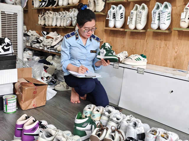 Quản lý thị trường Quảng Bình tăng cường xử lý vi phạm trong lĩnh vực thương mại điện tử