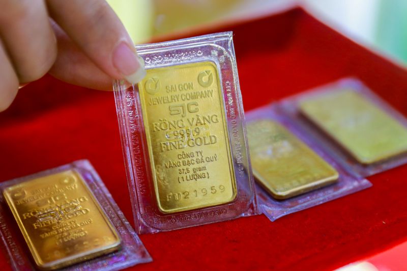 Chuyên gia dự báo giá vàng giảm khi 4 ngân hàng vào cuộc bình ổn thị trường vàng. Ảnh internet.