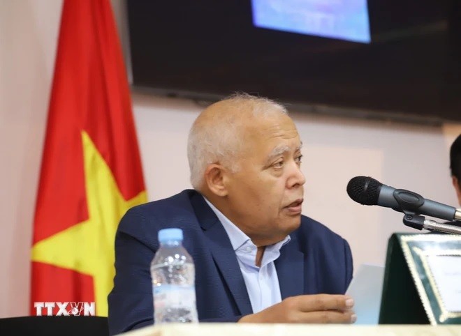 Giáo sư Abdallah Saaf, Giám đốc Trung tâm Nghiên cứu Khoa học xã hội Morocco phát biểu tại hội thảo.