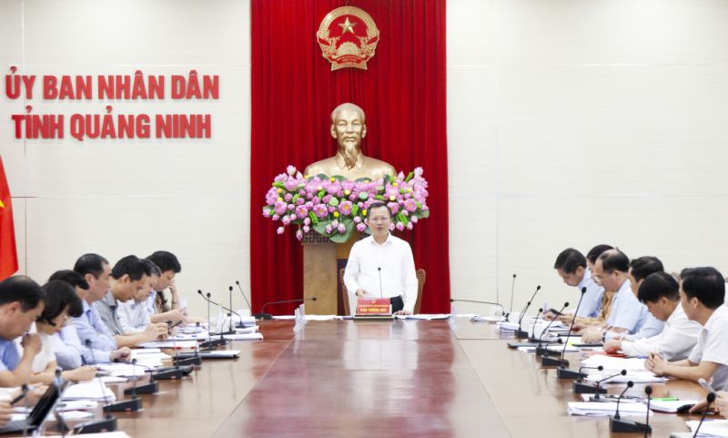 Ông Cao Tường Huy, Phó Bí thư Tỉnh ủy, Chủ tịch UBND tỉnh, Trưởng Ban chỉ đạo tăng cường điều hành ngân sách tỉnh chủ trì cuộc họp.
