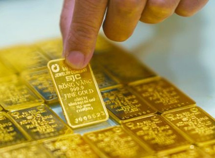 Sửa đổi quy trình mua bán, giá vàng miếng chênh lệch với thế giới sẽ như thế nào?