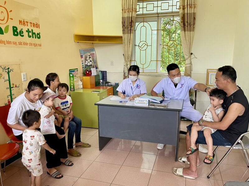 Đoàn kiểm tra tại Trạm Y tế xã Lưu Kiếm, huyện Thủy Nguyên. Đoàn kiểm tra tại Trạm Y tế xã Lưu Kiếm, huyện Thủy Nguyên.