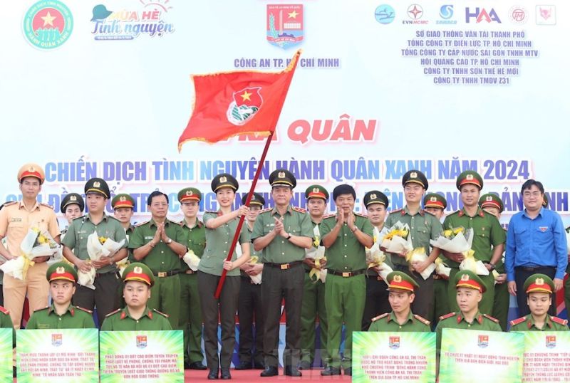 Tuổi trẻ Công an TP. Hồ Chí Minh ra quân chiến dịch hành quân xanh năm 2024