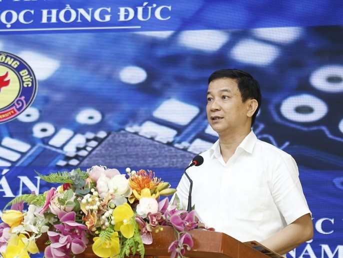 PGS. TS Đậu Bá Thìn, Phó Hiệu trưởng Trường ĐH Hồng Đức báo cáo khái quát dự thảo đề án