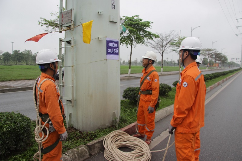 Xử lý sự cố đường dây cao thế 110 kV trên địa bàn thành phố Thái Bình