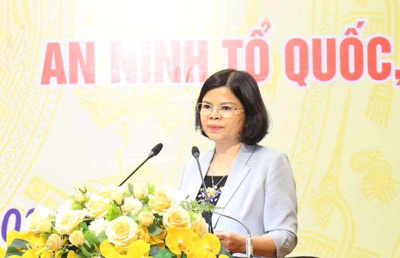 Chủ tịch UBND tỉnh Bắc Ninh Nguyễn Hương Giang phát biểu tại hội nghị.